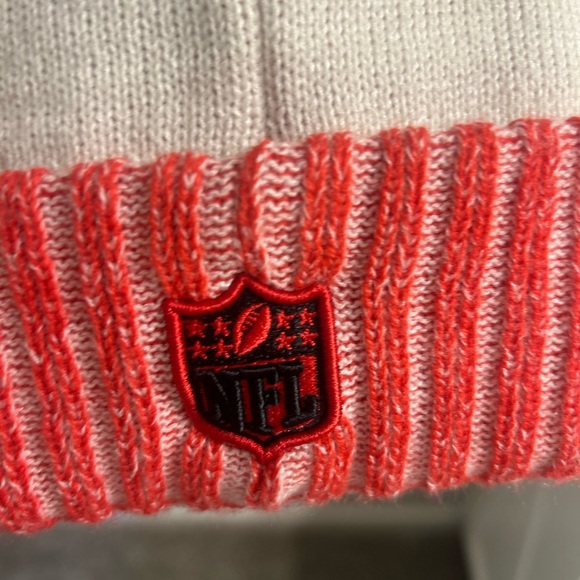 Kansas City Chiefs New Era NFL Cold Weather Knit Beanie with Pompom Unisex OSFM - Picture 4 of 5